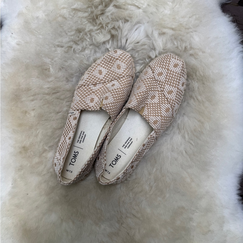 TOMS Women's 7.5  Classic Apargata Rope Espadrille Womens Tan Beige